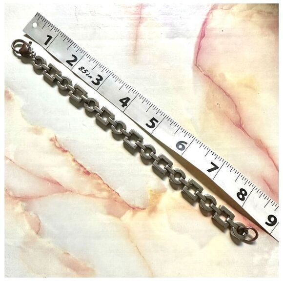 Silver tone square  and circle link bracelet - Picture 7 of 9